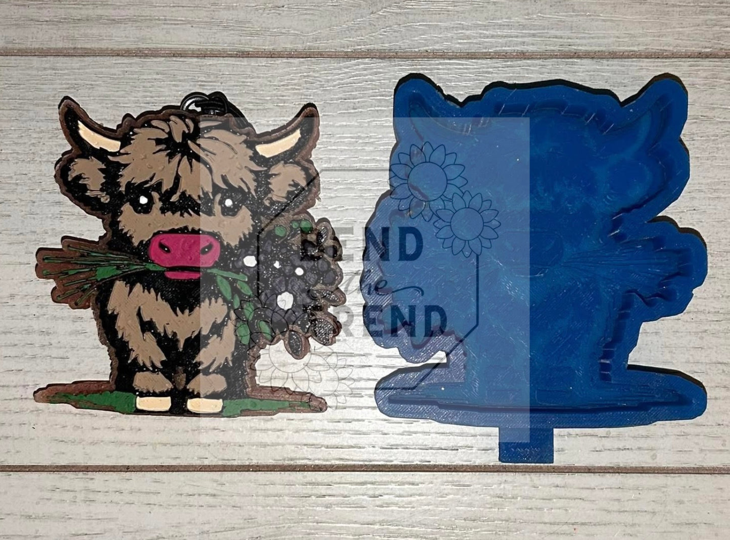 Highland Cow with Bouquet Mold