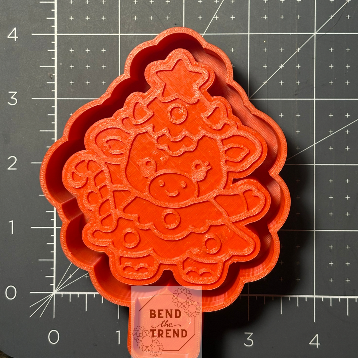 Highland Cow in Tree Mold