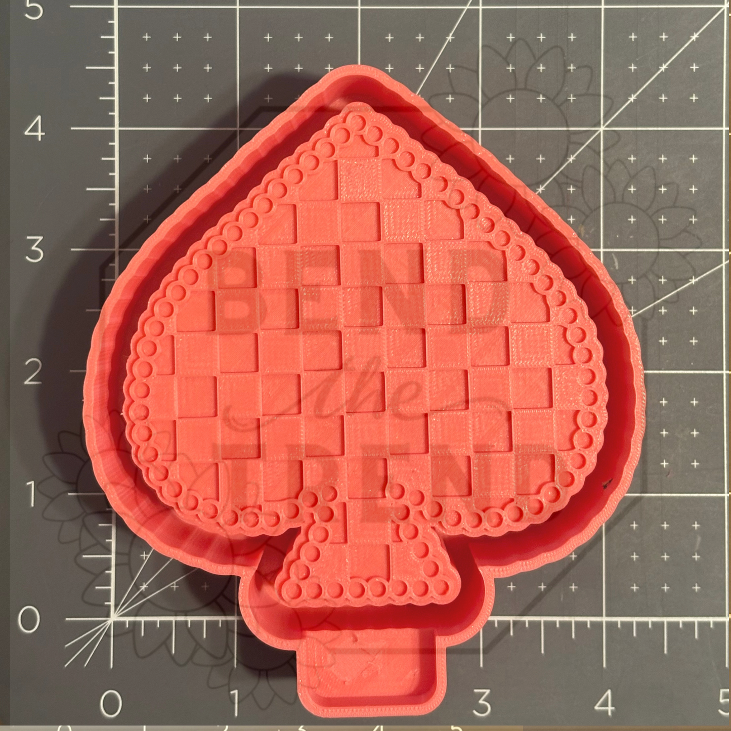 Checkered Spade Mold