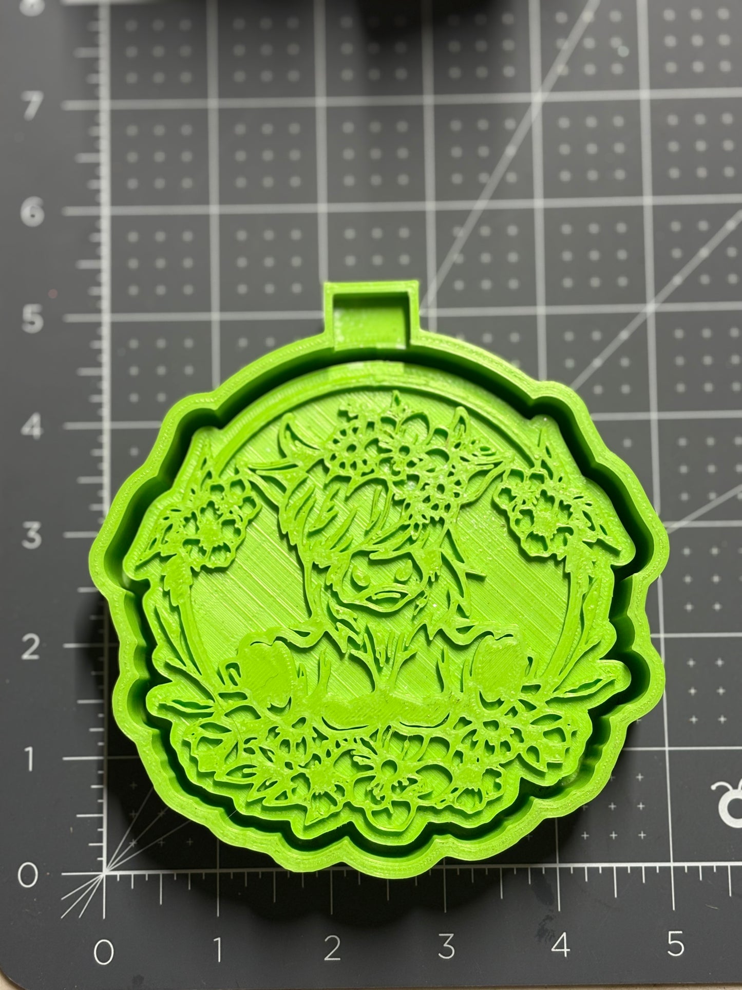 Highland Cow with Flowers Mold