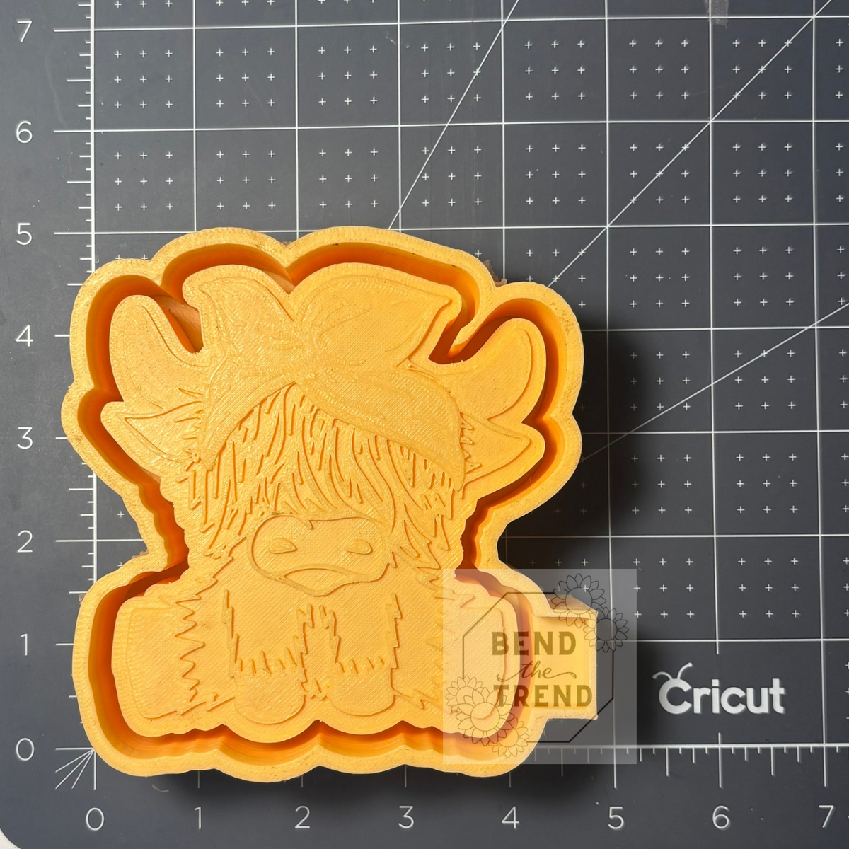 Highland Cow Sitting with Bow Mold