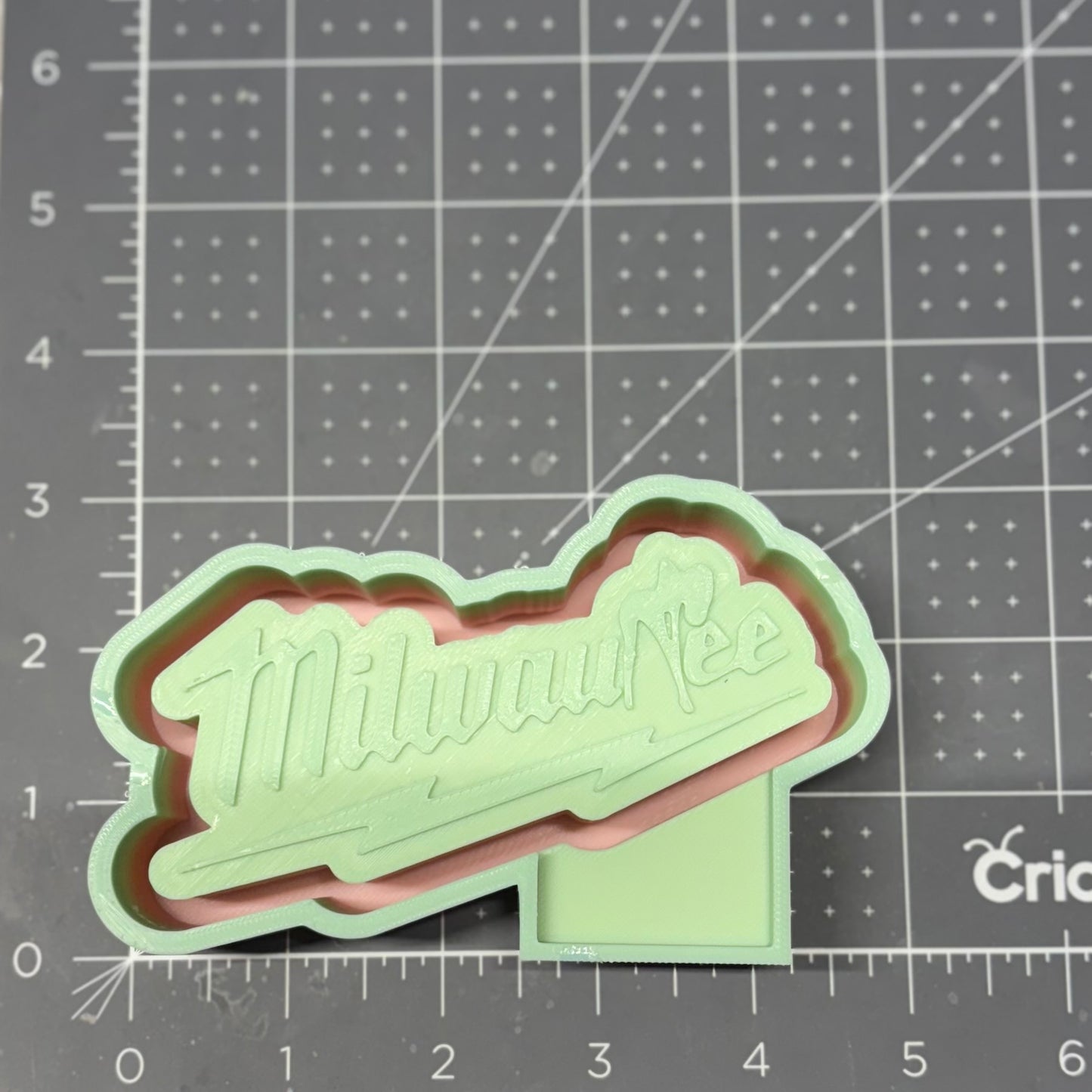 Milwaukee with girl Mold