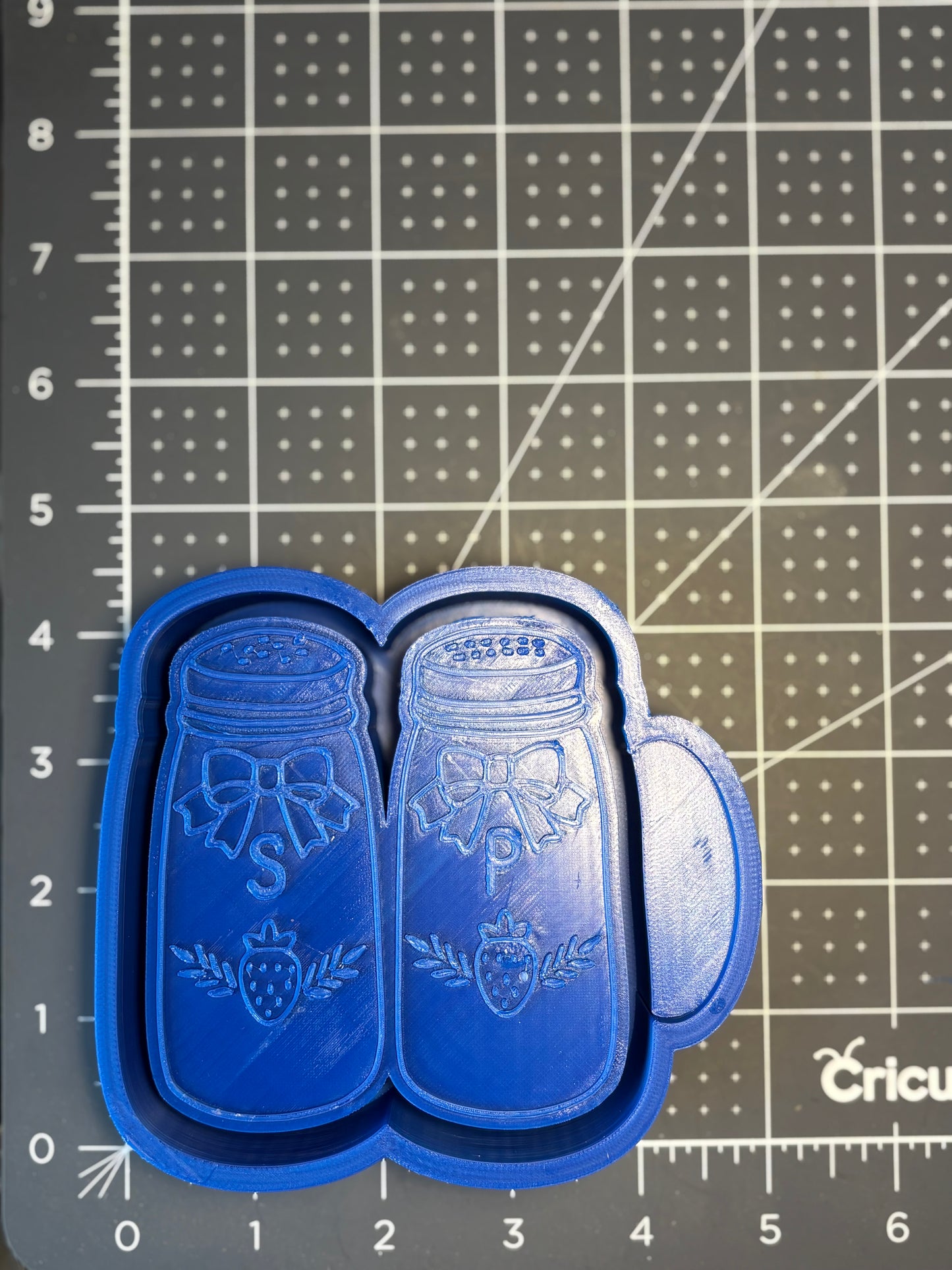 Pyrex Salt & Pepper Mold