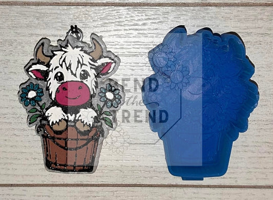 Highland Cow in Tall Bucket Mold