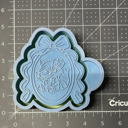 Coquette Frame with Raccoon Mold