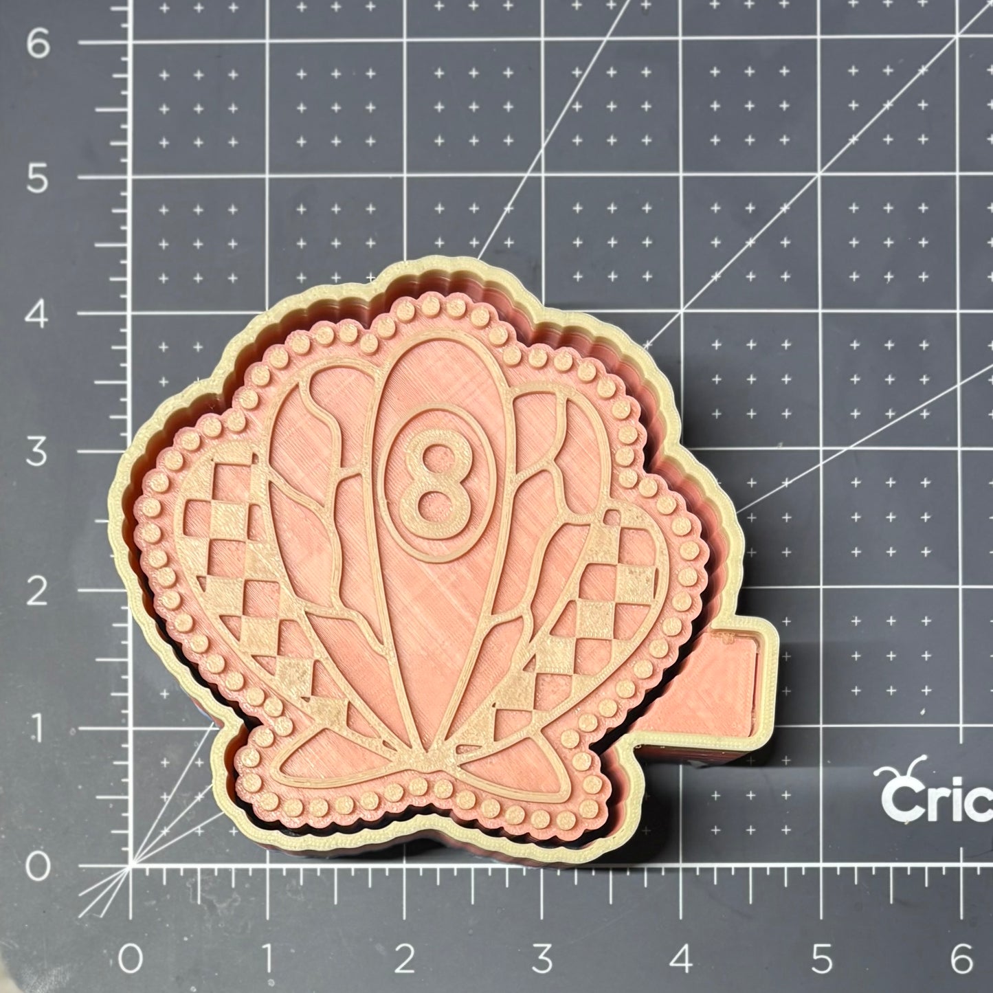 Checked Clamshell Mold